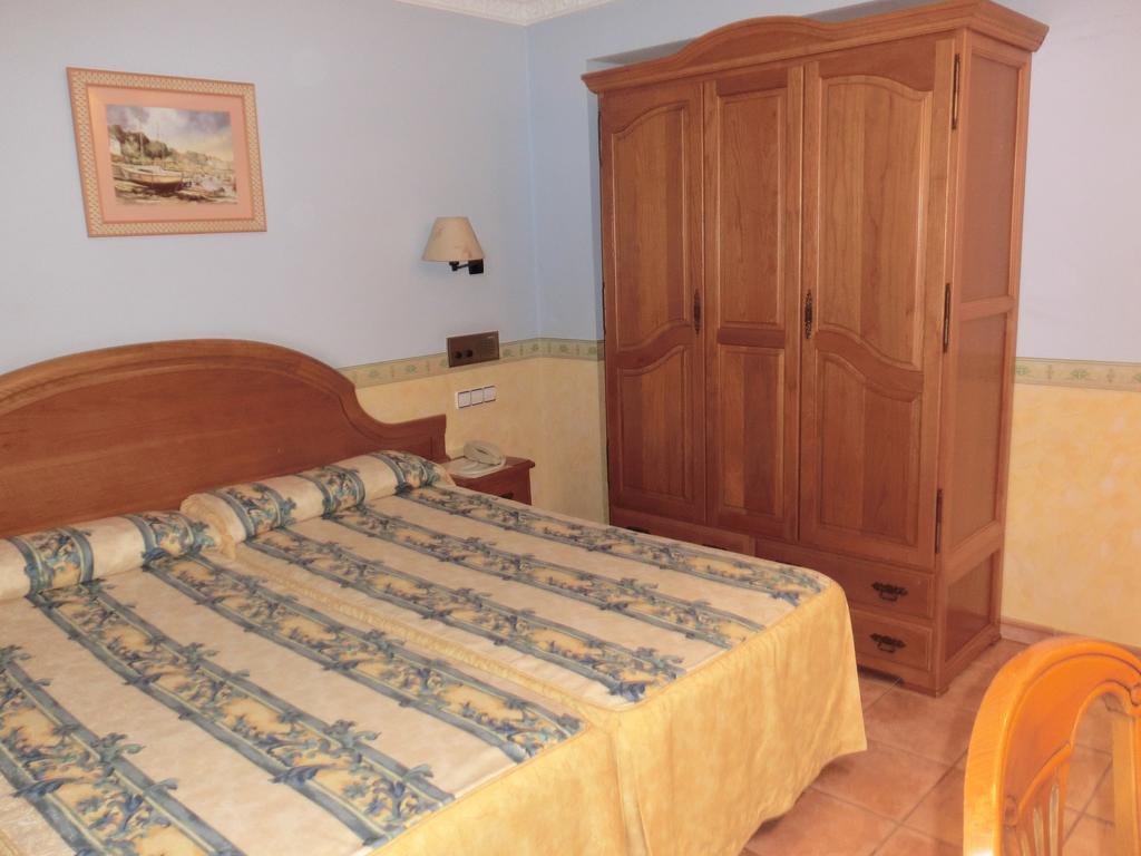 Hotel Las Ruedas Laredo Room photo